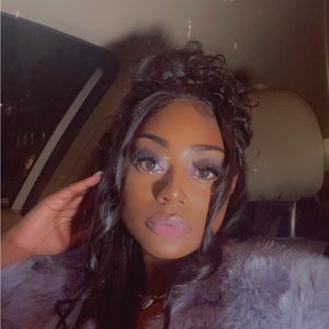 Meet your Posher, Dee